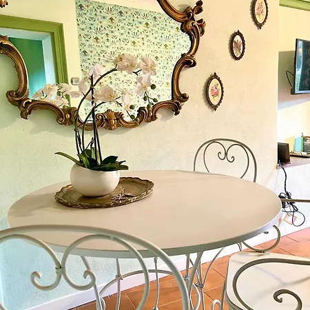 Il Giardino Segreto Arona, Charming アパート アローナ