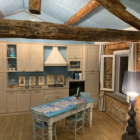 Il Giardino Segreto Arona, Charming アパート