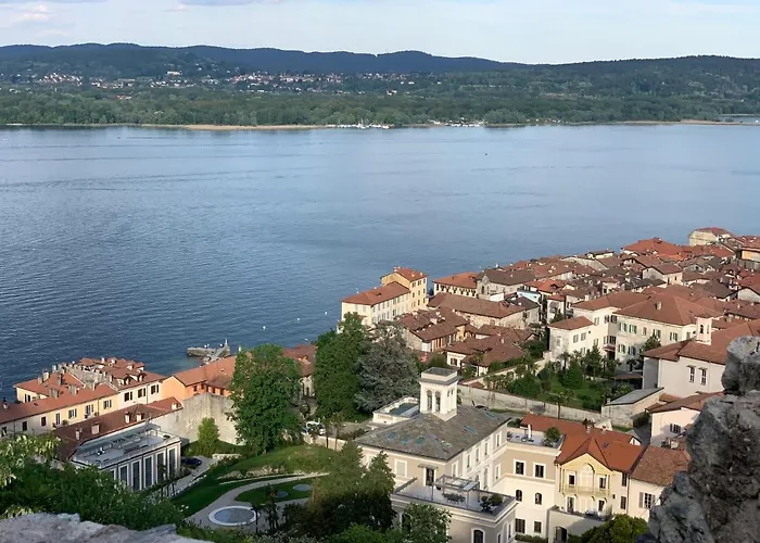 Il Giardino Segreto Arona, Charming アパート アローナ