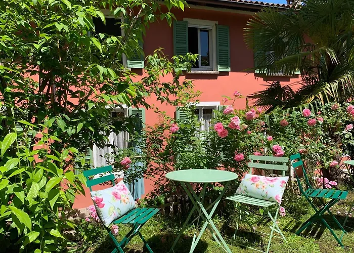 Il Giardino Segreto Arona, Charming アパート *
